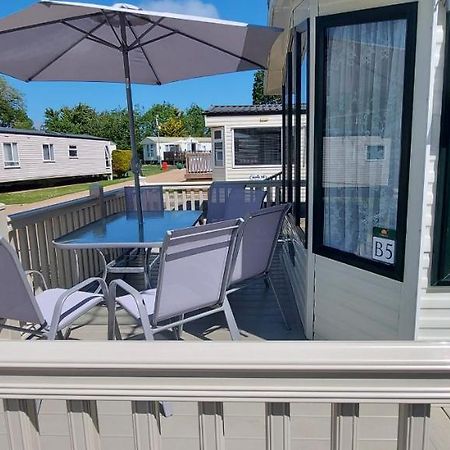A Fashionable Caravan In A Peaceful Seaside Town Sandown Exterior photo