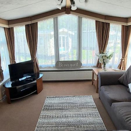 A Fashionable Caravan In A Peaceful Seaside Town Sandown Exterior photo