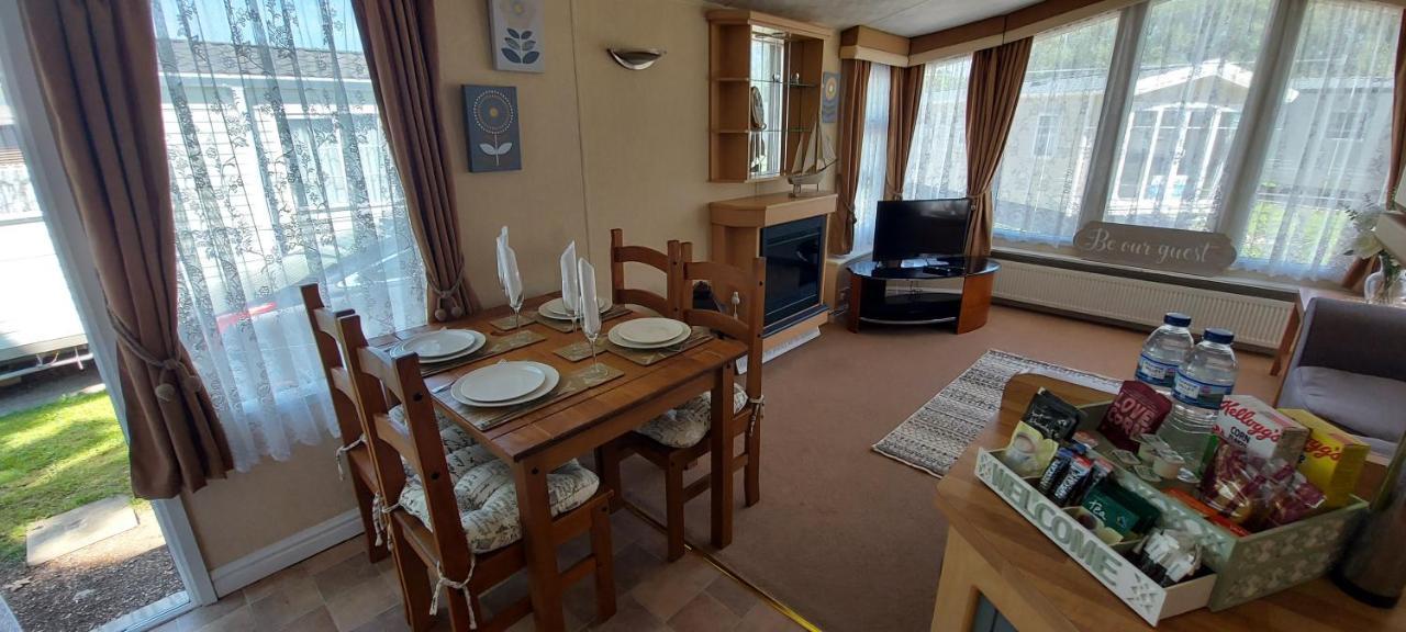 A Fashionable Caravan In A Peaceful Seaside Town Sandown Exterior photo